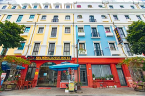 Sen hồng Lotus Hotel